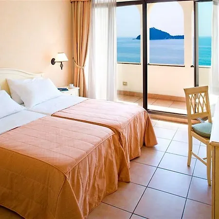 Monti E Mare * アラッシオ